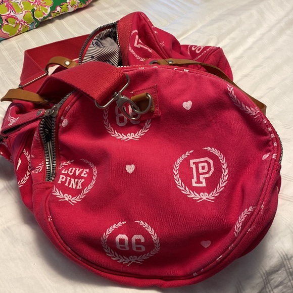 Vs pink duffel - Picture 3 of 4